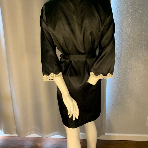 Black silk sheer robe with adjustable tie - Picture 2 of 2